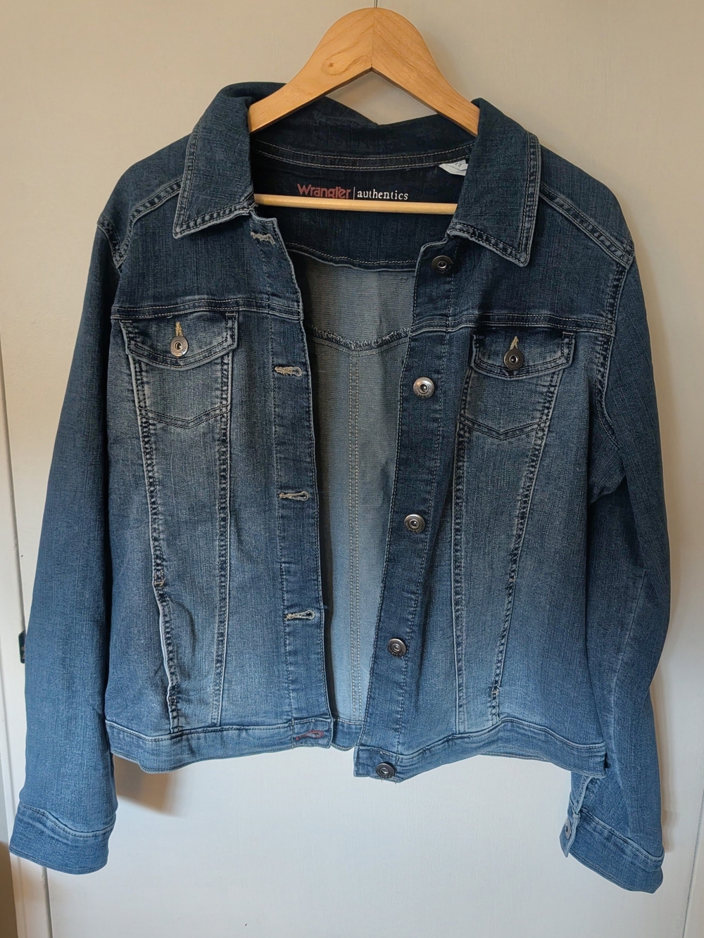 Wrangler Women's Faded Blue Denim Trucker Jacket